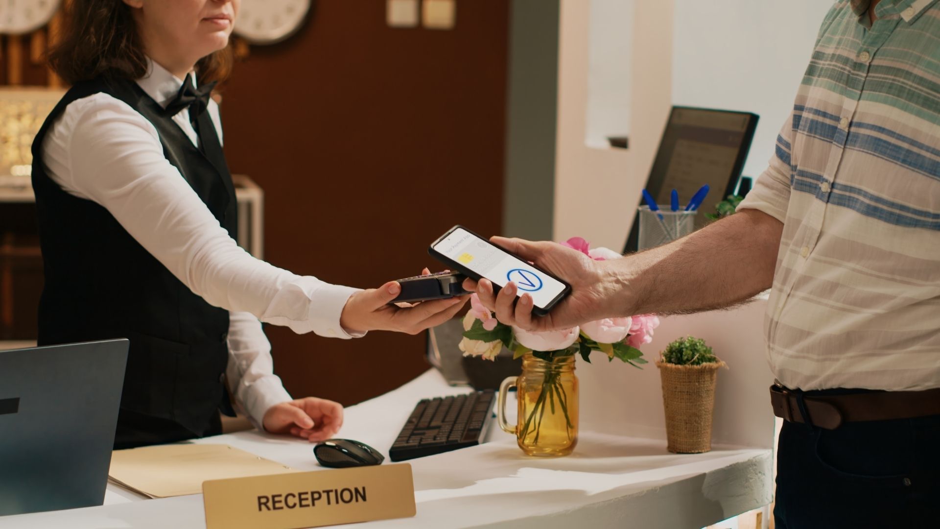 Read more about the article What is NFC Mobile Payment: The Complete U.S. Guide